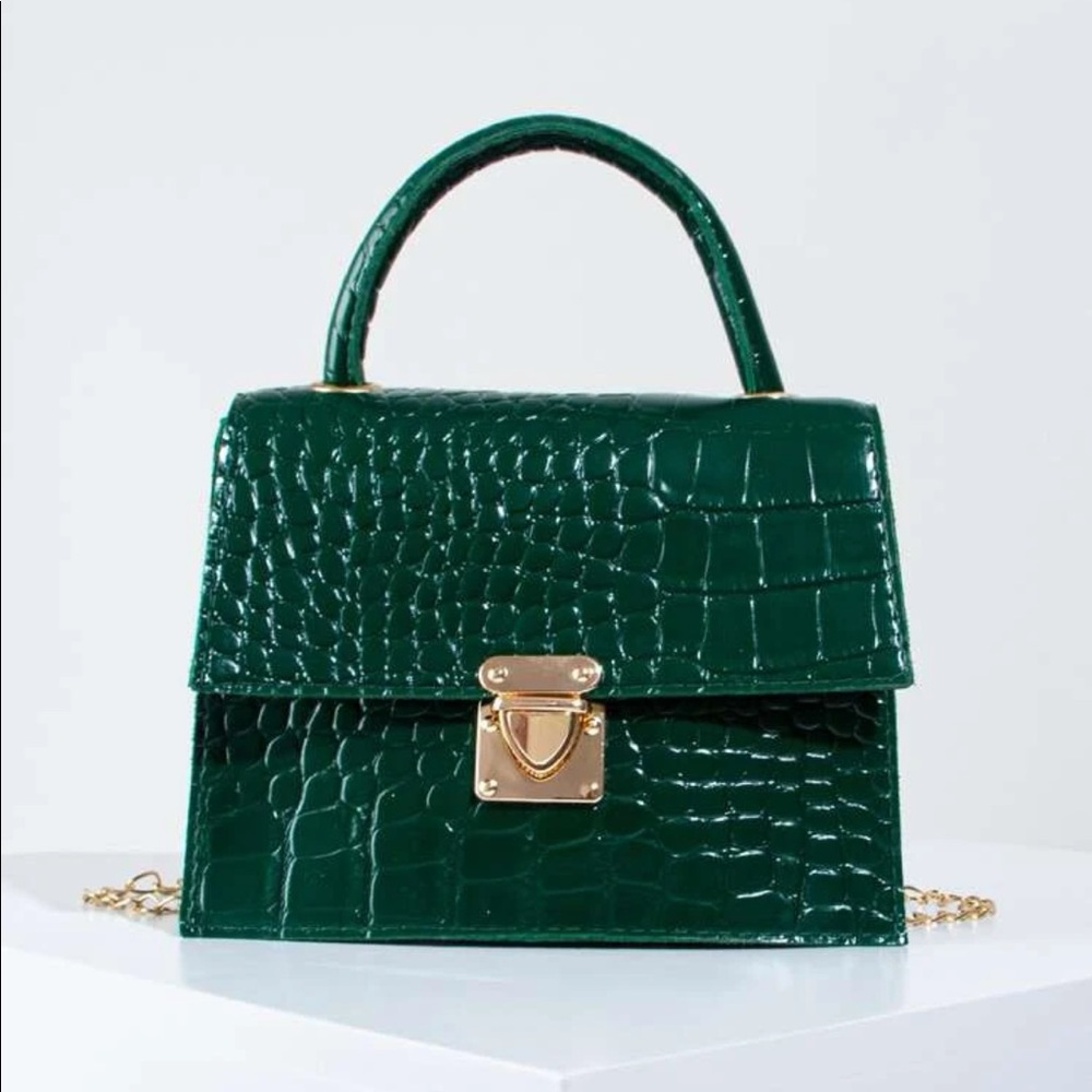 GREEN MINI SNAKESKIN PURSE WITH GOLD CHAIN